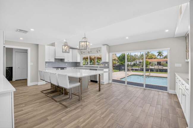 Building Photo - 1254 SW 4th Ct