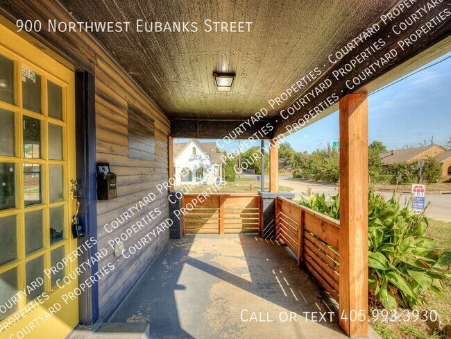 Building Photo - 900 NW Eubanks St