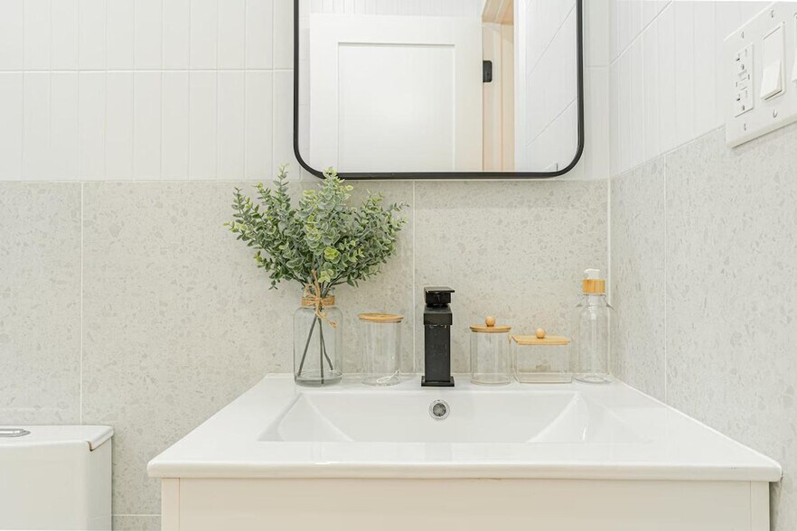 Building Photo - 207 Cooper St