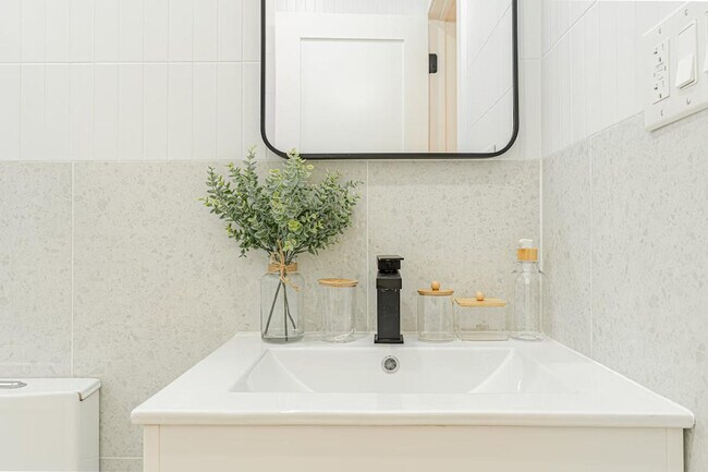 Building Photo - 207 Cooper St