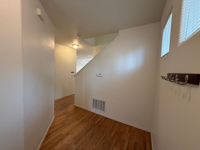 Building Photo - $400 Move In Credit!! 3 Bed/2.5 Bath Single Family Home in River Canyon Estates - BRAND NEW CARPET