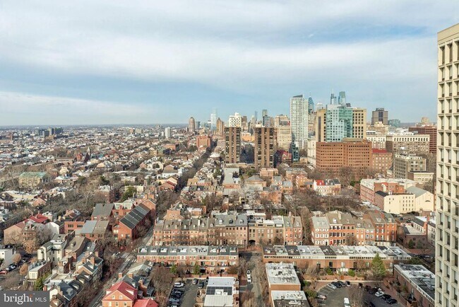 Building Photo - 220 Locust St