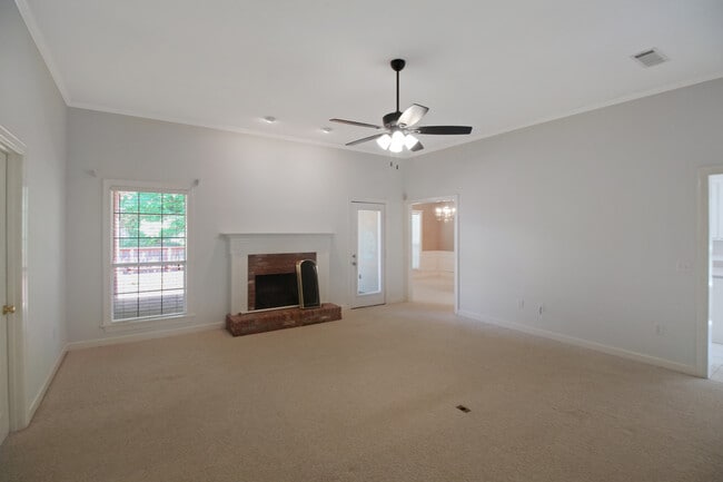 Building Photo - 345 Avonlea Ln