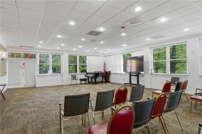 Building Photo - 300 Johnson Ferry Rd