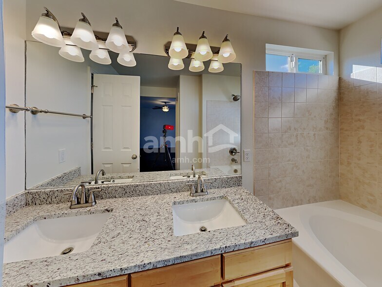 Building Photo - 4990 Hawk Meadow Dr
