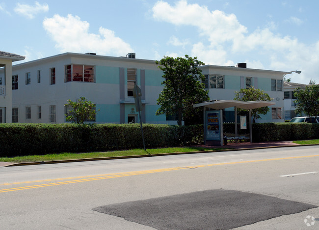Apartments at 801-815 Alton Rd - Alton Suites