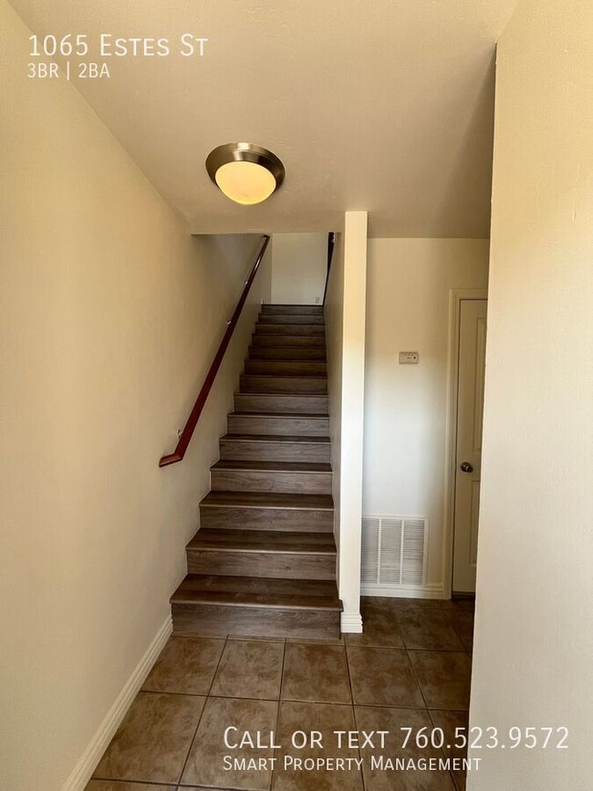 Building Photo - 1065 Estes St