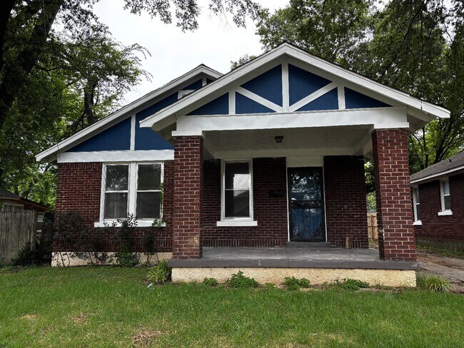 Building Photo - 2022 Waverly Ave