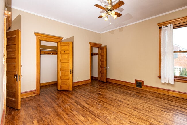 Building Photo - 2836 E Belleview Pl