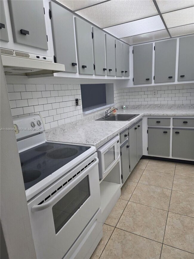 Building Photo - 8420 SW 133rd Avenue Rd