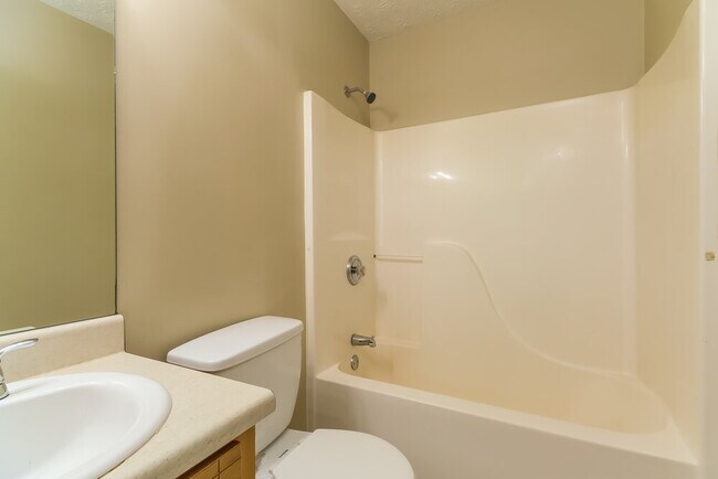 Building Photo - 40 Hunters Ridge Ct