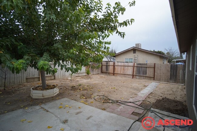 Building Photo - Lovely Home in East Bakersfield!