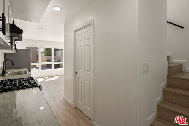 Building Photo - 435 W Elk Ave