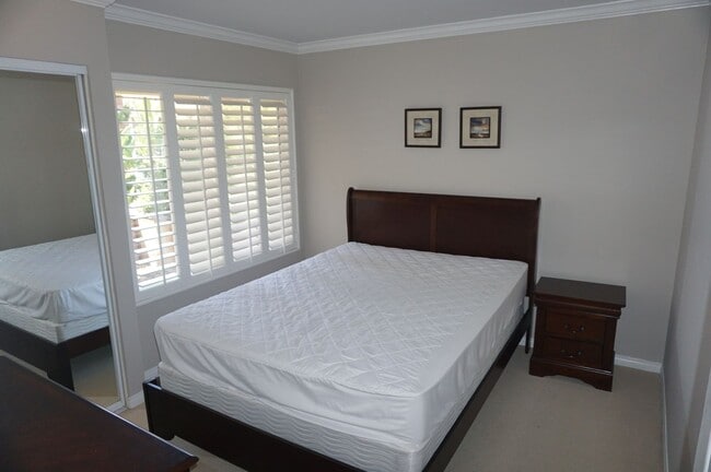 Building Photo - Stunning 4 Bedroom 2.5 Bath Home with Offi...