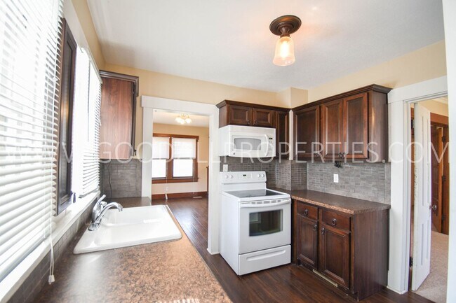 Building Photo - 2-Bedroom Farmhouse