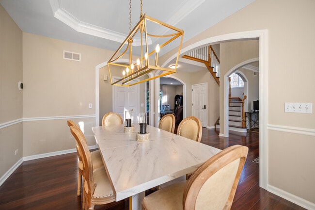 Building Photo - 142 N Dixon Dr