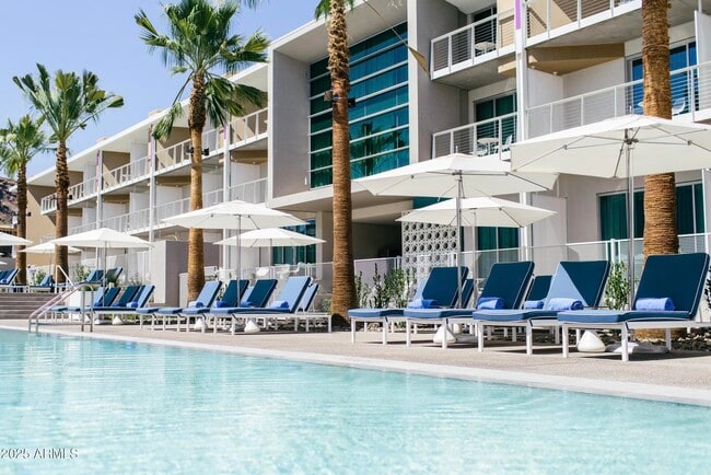 Building Photo - 5455 E Lincoln Dr