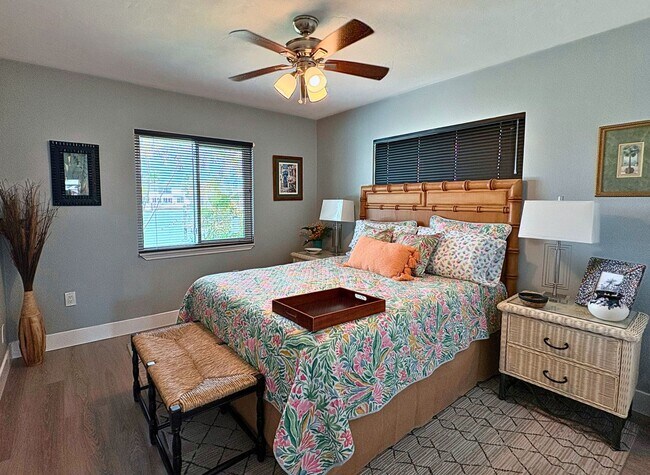 Building Photo - 10128 Yacht Club Dr