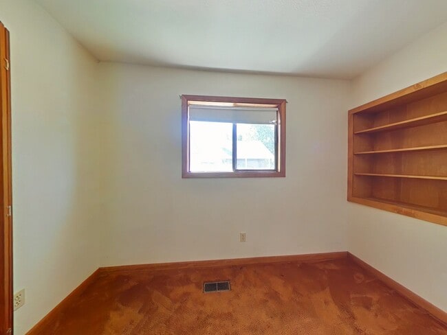 Building Photo - 4 Bedroom House ~ Albany