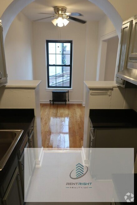Building Photo - 426 W Briar Pl