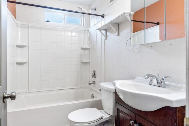 Building Photo - 1707 S Hervey St