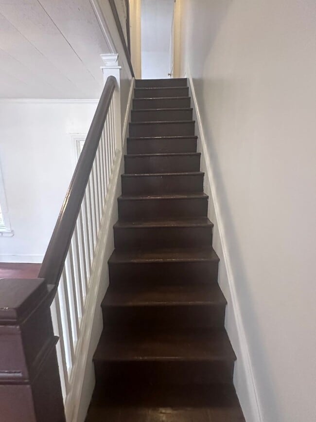 Building Photo - Spacious 5 Bedroom with Off Street Parking