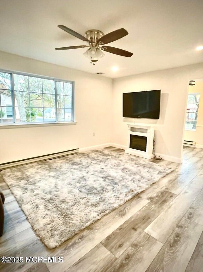 Building Photo - 19B Maplewood Dr