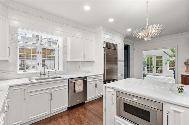 Building Photo - 530 Blackstone Blvd