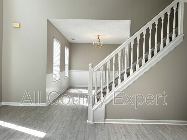 Building Photo - 4605 Skyward Pass