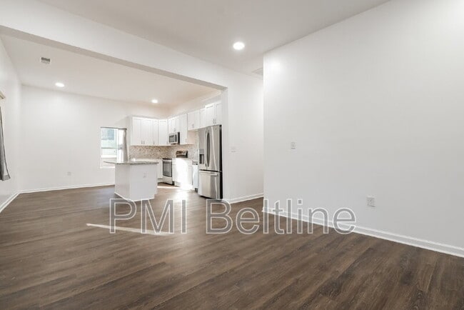 Building Photo - 1321 Bridges Ave SW