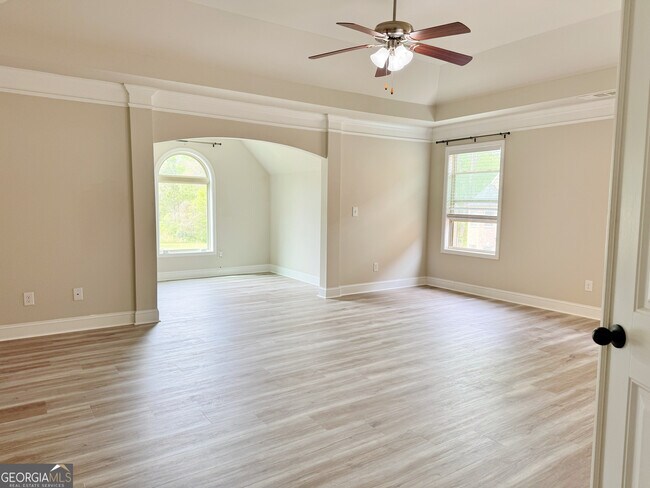 Building Photo - 732 Sanctuary Ln