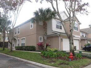 Building Photo - SUPER 3 BDRM TOWNHOUSE IN REGENCY OAKS!