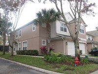Building Photo - SUPER 3 BDRM TOWNHOUSE IN REGENCY OAKS!
