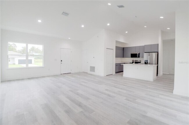 Building Photo - 16816 SW 41st Ave Rd
