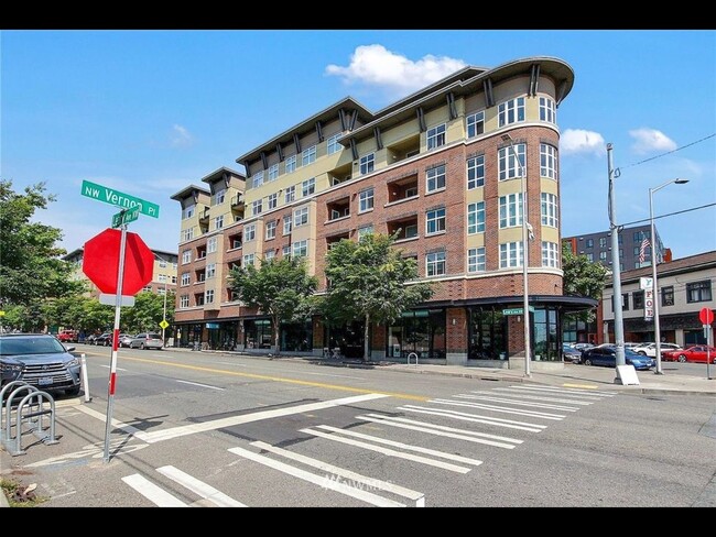 Building Photo - Adorable, Light-Filled Unit at Canal Stati...