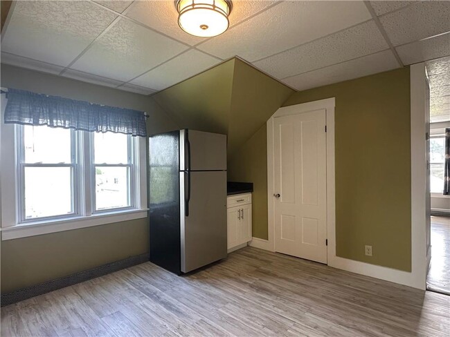 Building Photo - 296 Canonicus St
