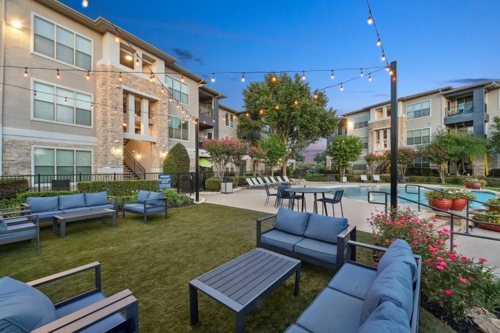 Building Photo - 7301 Oakmont Blvd