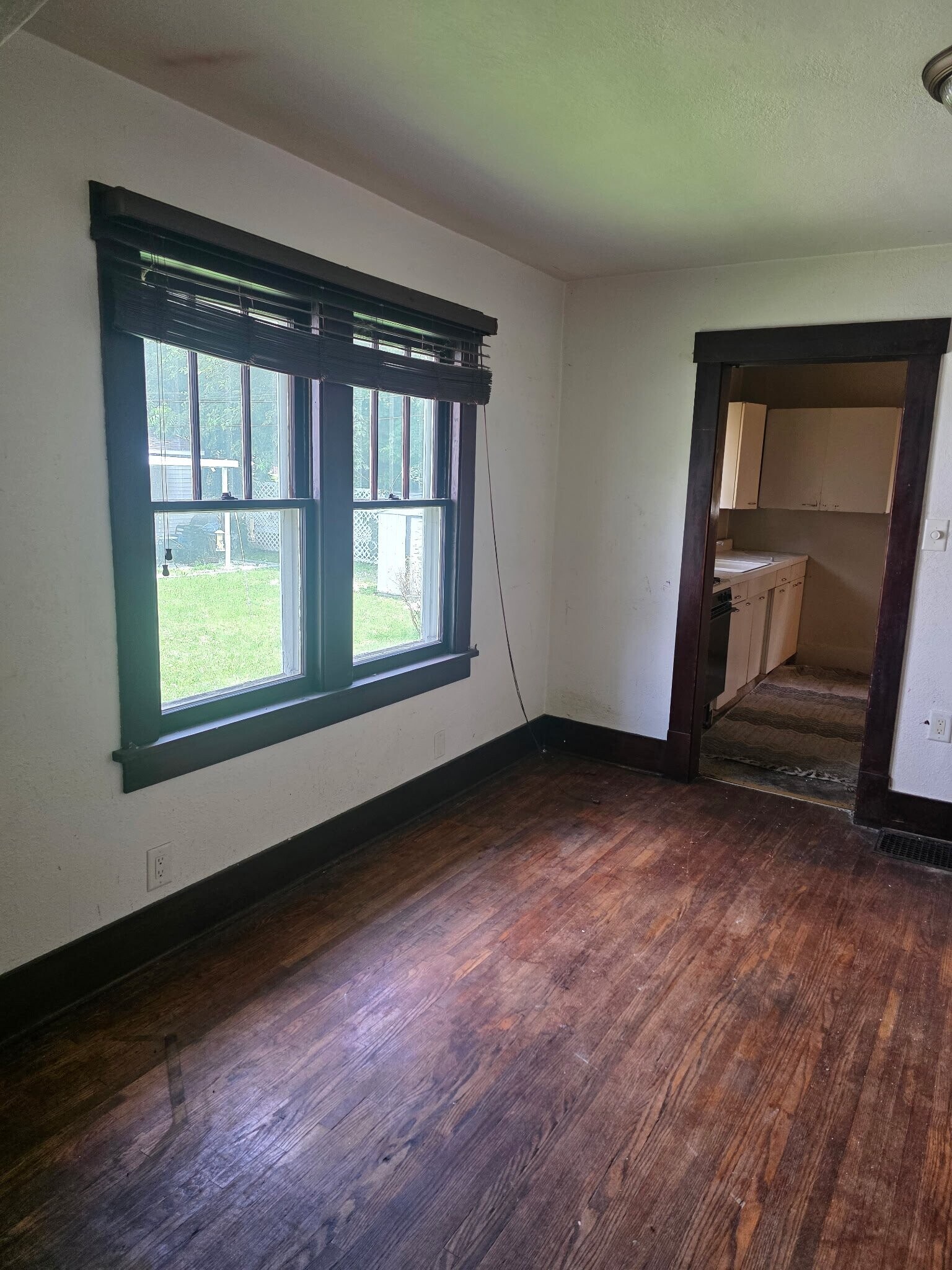 Building Photo - 1830 N Lowber St