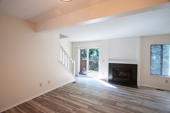 Building Photo - Westerville Villas-Spacious condo