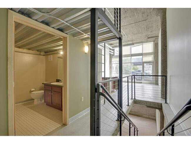 Building Photo - 521 S 7th St