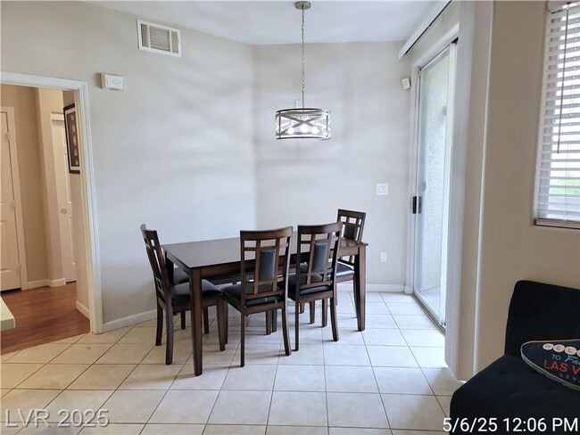 Building Photo - RESORT STYLE LIVING IN SOUTHWEST GATED COM...