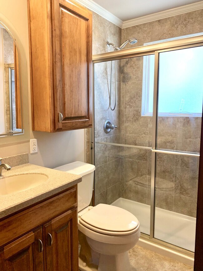 Building Photo - 1507 Franklin - For RENT!