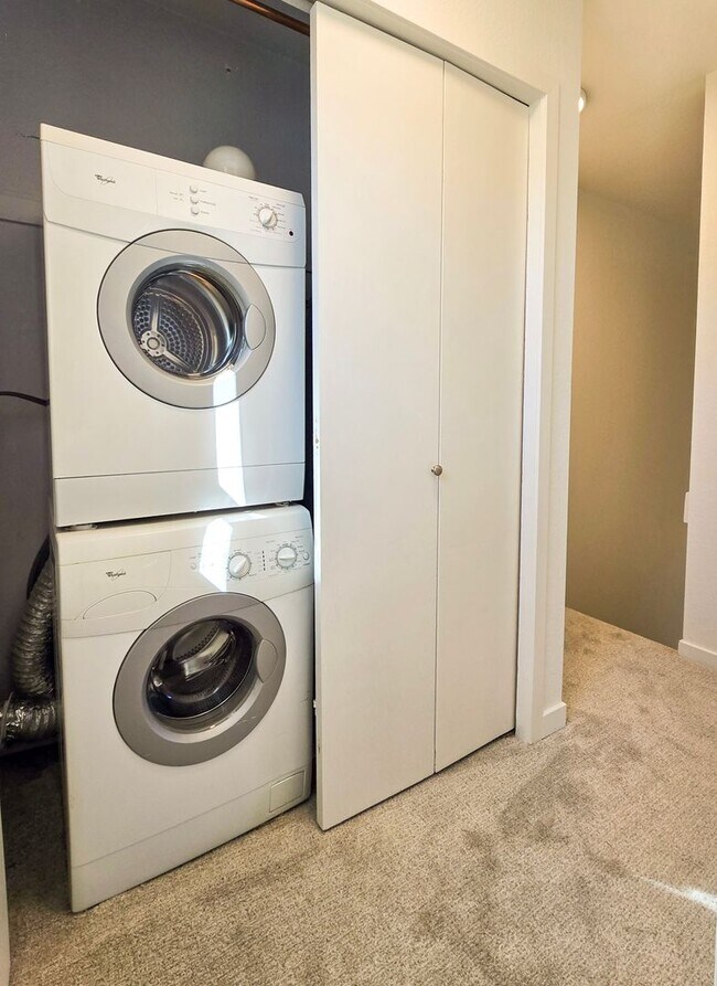 Building Photo - Bright 1-bedroom loft in the heart of Boulder- Available Now