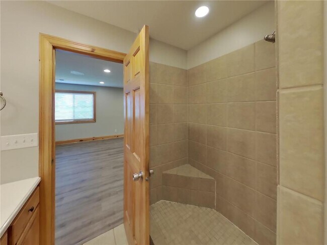 Building Photo - 2200 Buffalo Ridge Dr