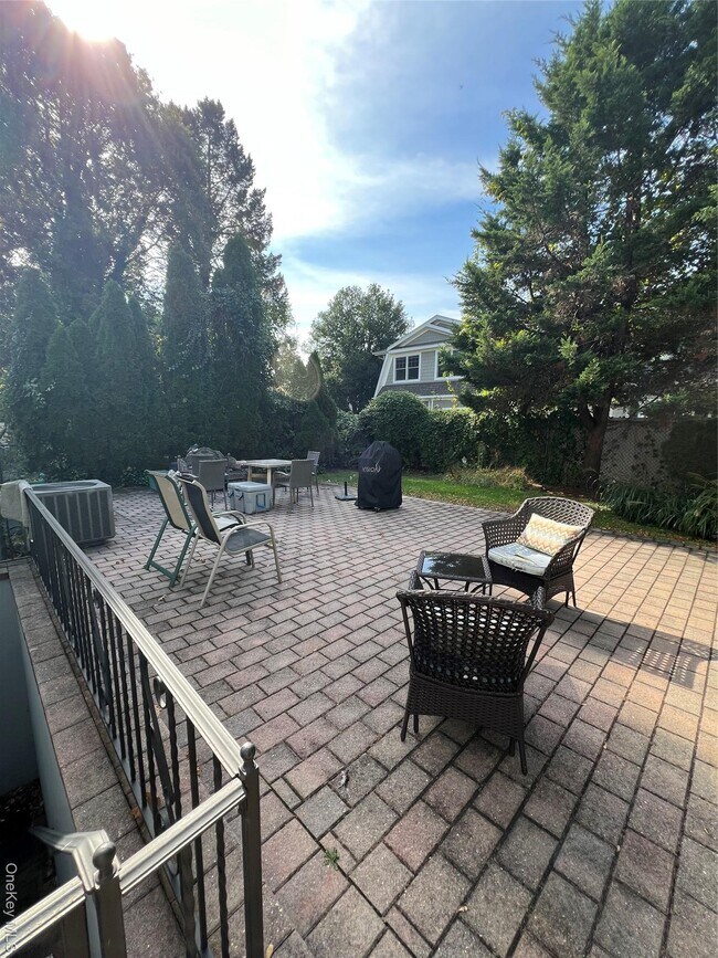 Building Photo - 31 B Marwood Rd N