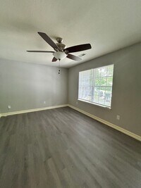 Building Photo - Charming 2 Bed, 1 Bath, 1 Car Garage, Covered Patio in Private Neighborhood!
