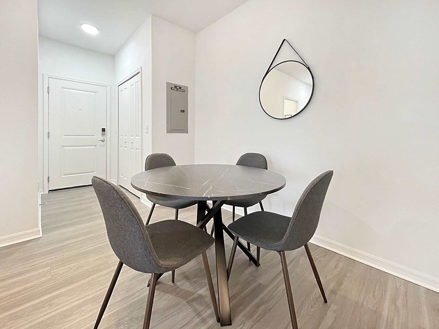 Building Photo - 1222 4th Ave E