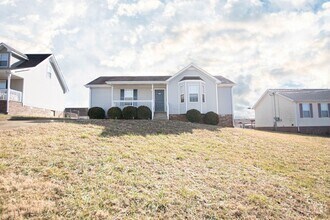 Building Photo - Pet Friendly Three Bedroom!