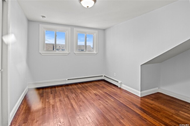 Building Photo - 675 S Long Beach Ave