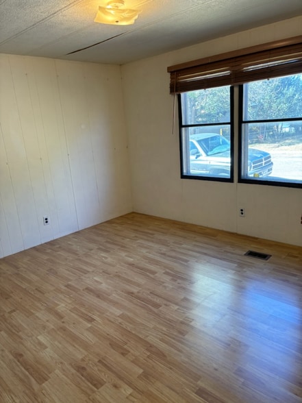 Building Photo - 4746 E Skyline Dr